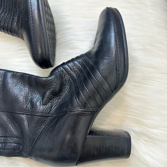 Clark’s Pebbled Black Leather Knee High Heeled Boots Size 6 - Picture 5 of 14